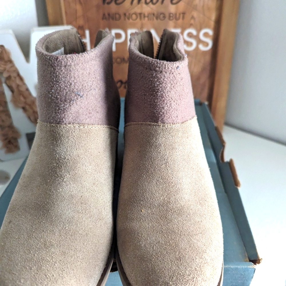 Tom's booties